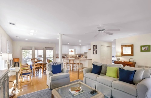 East Beach House | Charming 2 bed, 2 bath beach cottage on East Beach