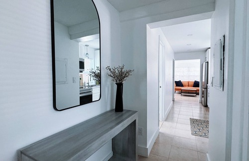 Edgewood House | Charming 2 Bedroom House in Superb Fort Lauderdale with Private Backyard