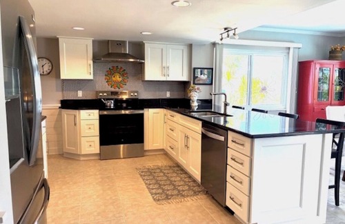 Gulf Harbors House | Charming 2-bedroom house in lovely New Port Richey with pool.