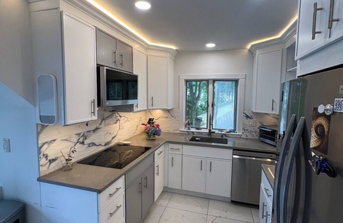 Port Washington Apartment | Charming 2-bedroom coastal apartment in Port Washington