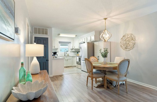 North Carolina Coast Condo | Charming 2-bedroom condo with large covered front porch and partial ocean view!