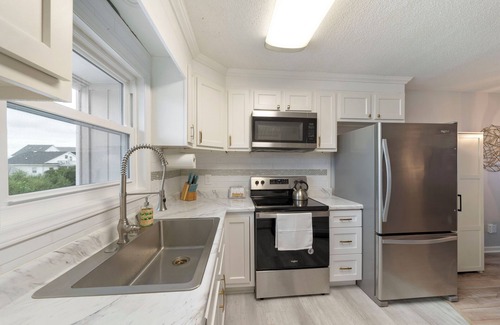 North Carolina Coast Condo | Charming 2-bedroom condo with large covered front porch and partial ocean view!