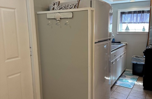 Cape May - Wildwood Cottage | Charming 2-bedroom beach cottage with AC & WiFi in North Wildwood. Pet Friendly