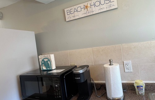 Cape May - Wildwood Cottage | Charming 2-bedroom beach cottage with AC & WiFi in North Wildwood. Pet Friendly