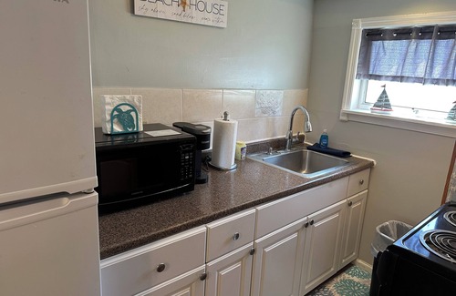 Cape May - Wildwood Cottage | Charming 2-bedroom beach cottage with AC & WiFi in North Wildwood. Pet Friendly