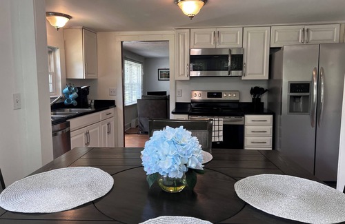 Pilot Mountain House | Charming 2-bedroom Cottage with AC and WiFi in Pilot Mountain