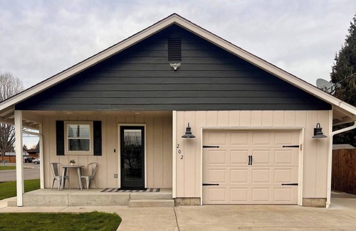 Battle Ground House | Charming 2-bedroom house in old town Battle Ground