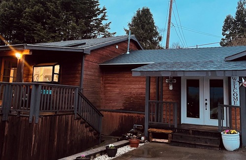 McKinleyville House | Charming 2-bedroom entire house in a peaceful private place with WiFi!