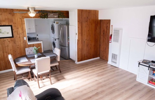 North Redondo House | Charming 2-bedroom house in lovely Redondo Beach with WiFi