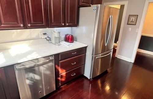 Cincinnati House | Charming 2-bedroom 2 1/2 bath House with WiFi and AC in fabulous Cincinnati