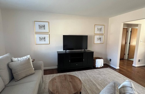 Roselawn Finance Apartment | Charming 2-Bedroom Apartment in Cincinnati