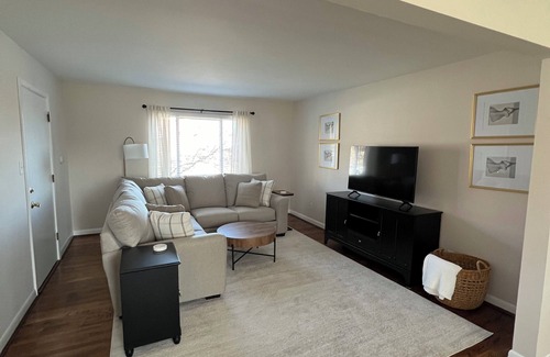 Roselawn Finance Apartment | Charming 2-Bedroom Apartment in Cincinnati