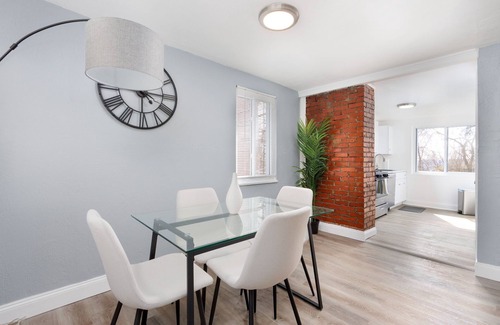 Pittsburgh Apartment | Charming 2-bedroom apartment with Parking & WiFi in peaceful Pittsburgh
