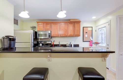 Le Droit Park Apartment | Charming 2-bedroom apartment in Bloomingdale Northwest DC