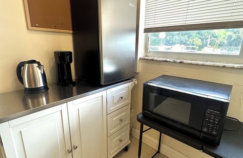 Haverhill Apartment | Charming 2-bedroom Apartment in Palm Beach Near Airport with Pool/Gym Access