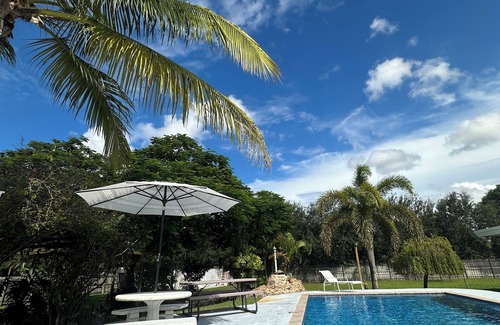 Haverhill Apartment | Charming 2-bedroom Apartment in Palm Beach Near Airport with Pool/Gym Access