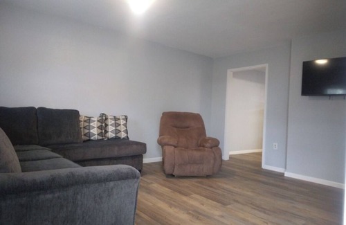 Geneva Apartment | Charming 2-bedroom apartment with WiFi, AC in enjoyable Hemphill
