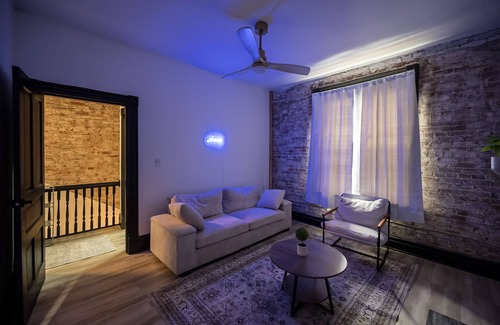 St. Louis Apartment | Charming 2-bedroom apartment in awesome St. Louis with AC, WiFi