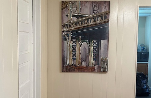 Syracuse Apartment | Charming 2-bedroom apartment in enchanting Eastwood Syracuse with AC