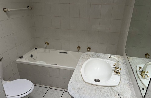Sandown Apartment | Charming 2-bedroom apartment in enchanting Sandton with WiFi