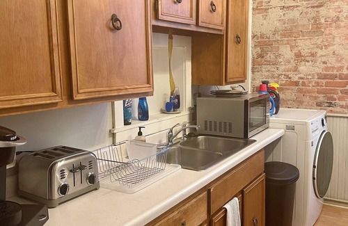 Warren Apartment | Charming 2-bedroom apartment in peaceful Warren with AC