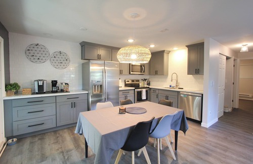 Olde Town House | Charming 2-bedroom at Issaquah Front St