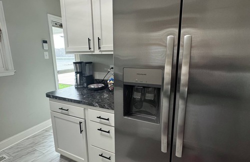 Spring Hill House | Charming 2-bedroom Bungalow - Close to Everything!