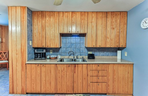 Homosassa House | Charming 2-bedroom bungalow in fabulous Homosassa with AC, WiFi