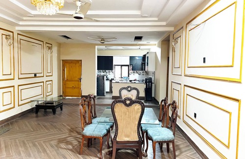 Sukkur House | Charming 2-bedroom bungalow with WiFi and AC in lovely Sukkur plus Swimming Pool