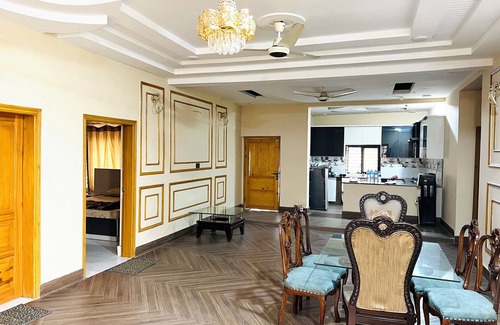 Sukkur House | Charming 2-bedroom bungalow with WiFi and AC in lovely Sukkur plus Swimming Pool