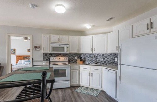 Lake Ozark Condo | Charming 2-bedroom condo in lovely Lake Ozark