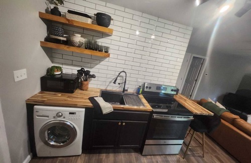 New Market Cabin | Charming 2-bedroom cabin in delightful New Market with AC