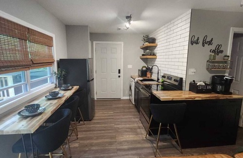 New Market Cabin | Charming 2-bedroom cabin in delightful New Market with AC