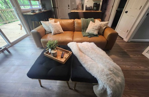 New Market Cabin | Charming 2-bedroom cabin in delightful New Market with AC