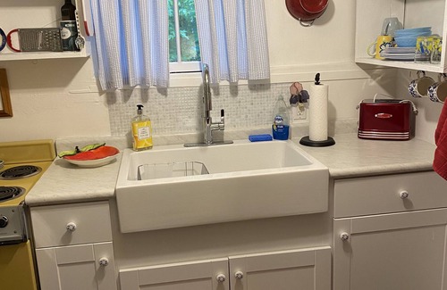 Pittsfield Cottage | Charming 2-Bedroom Cottage with WiFi, AC in Quiet North Berkshire Location