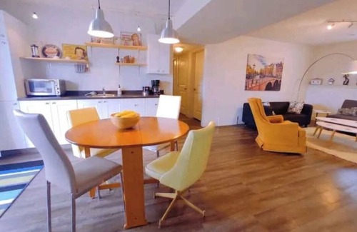 Central Okanagan House | Charming 2-bedroom suite in Lake Country with AC, WiFi.