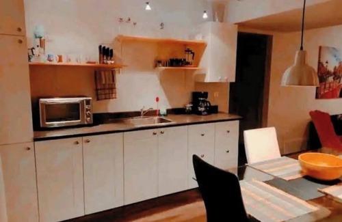 Central Okanagan House | Charming 2-bedroom suite in Lake Country with AC, WiFi.