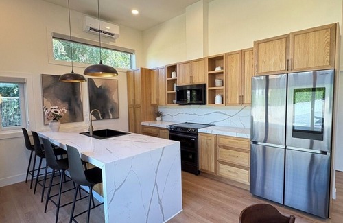 Central Okanagan House | Charming 2-bedroom bungalow in beautiful West Kelowna on the wine trail