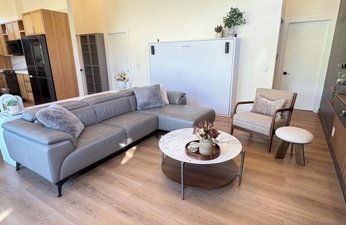 Central Okanagan House | Charming 2-bedroom bungalow in beautiful West Kelowna on the wine trail