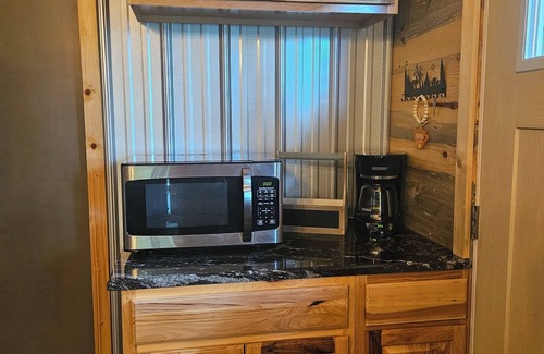 Indian Rock Springs Cabin | Charming 2-bedroom cabin with gorgeous mtn views, hot tub and fire pit!