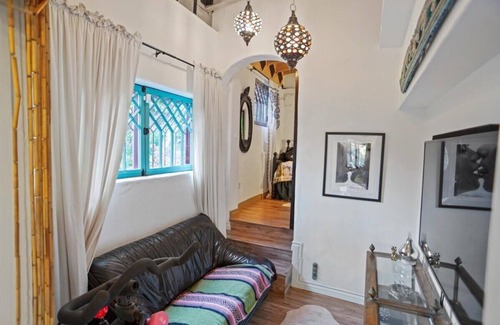 Topanga House | Charming 2-bedroom chateau with WiFi, fitness room in Topanga
