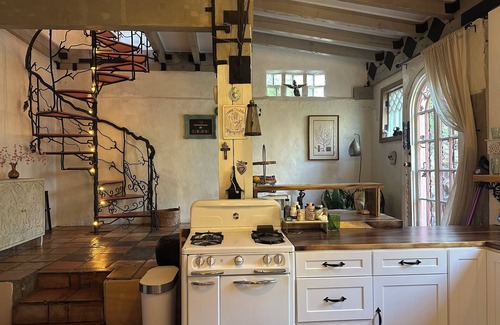 Topanga House | Charming 2-bedroom chateau with WiFi, fitness room in Topanga