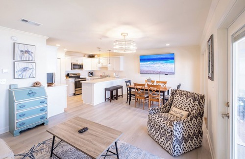 Ono Island Condo | Charming 2-bedroom condo with WiFi and AC in enchanting Perdido Key