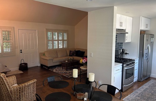 North Central Condo | Charming 2-bedroom condo in fabulous Pasadena with AC
