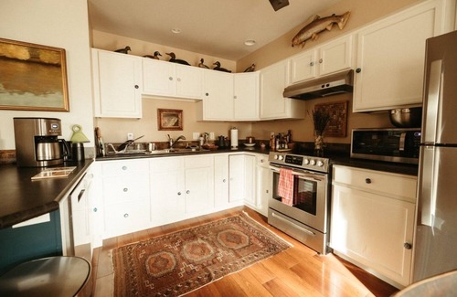 Harvest Creek Condo | Charming 2-bedroom condo with AC and WiFi in lovely Bozeman