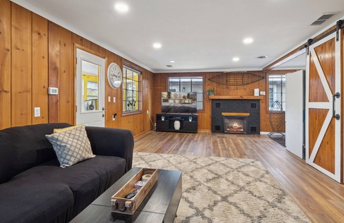 Kendall Cottage | Charming 2-bedroom cottage on crystal clear Gravel Lake