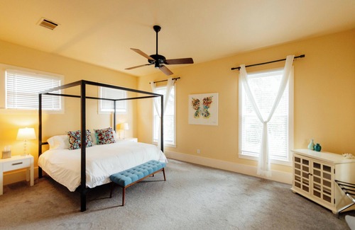 Kyle Hotel | Charming 2 bedroom cottage offering stunning sunset views nestled in the Texas Hill Country.