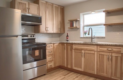 Ranshaw Cottage | Charming 2-bedroom creek-side cottage with covered parking!