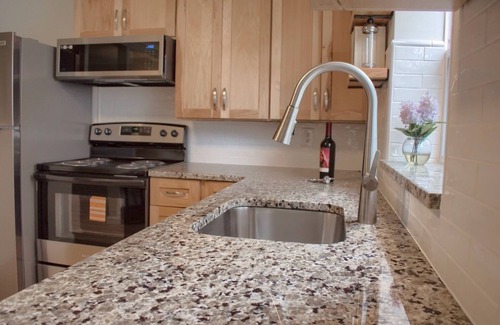 Ranshaw Cottage | Charming 2-bedroom creek-side cottage with covered parking!