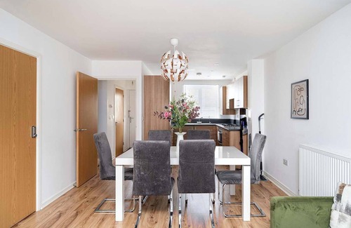 Gravesend House | Charming 2-Bedroom House in Northfleet